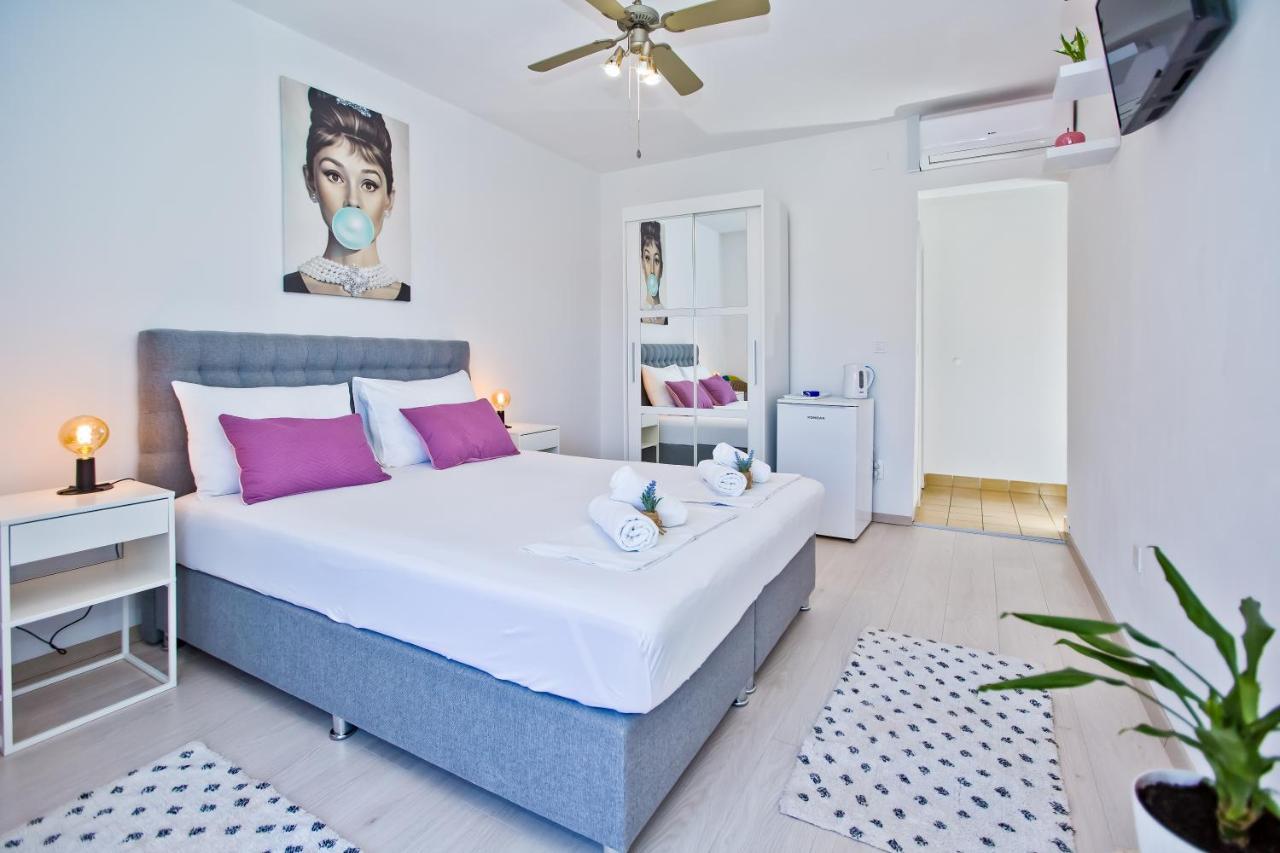 Apartments And Rooms Marija Hvar Town Exterior foto