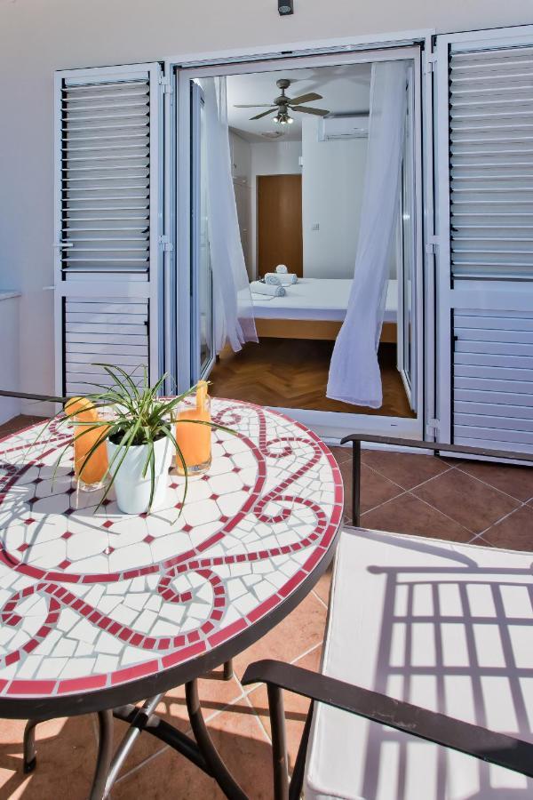 Apartments And Rooms Marija Hvar Town Exterior foto
