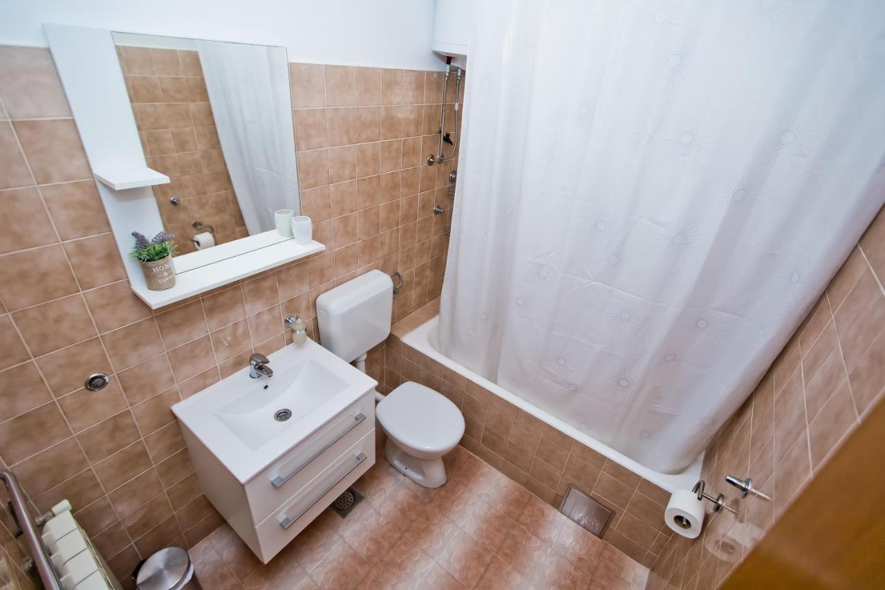 Apartments And Rooms Marija Hvar Town Exterior foto