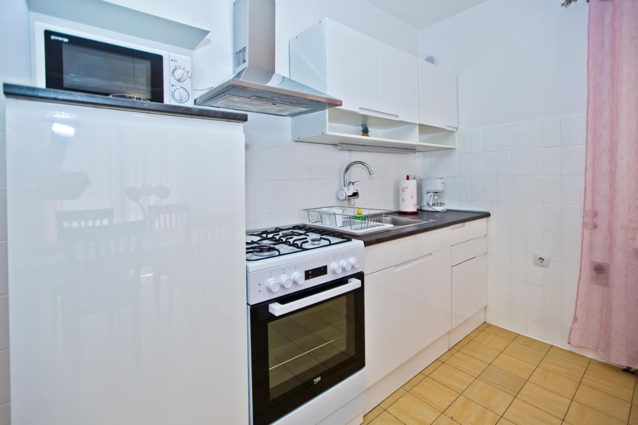 Apartments And Rooms Marija Hvar Town Exterior foto