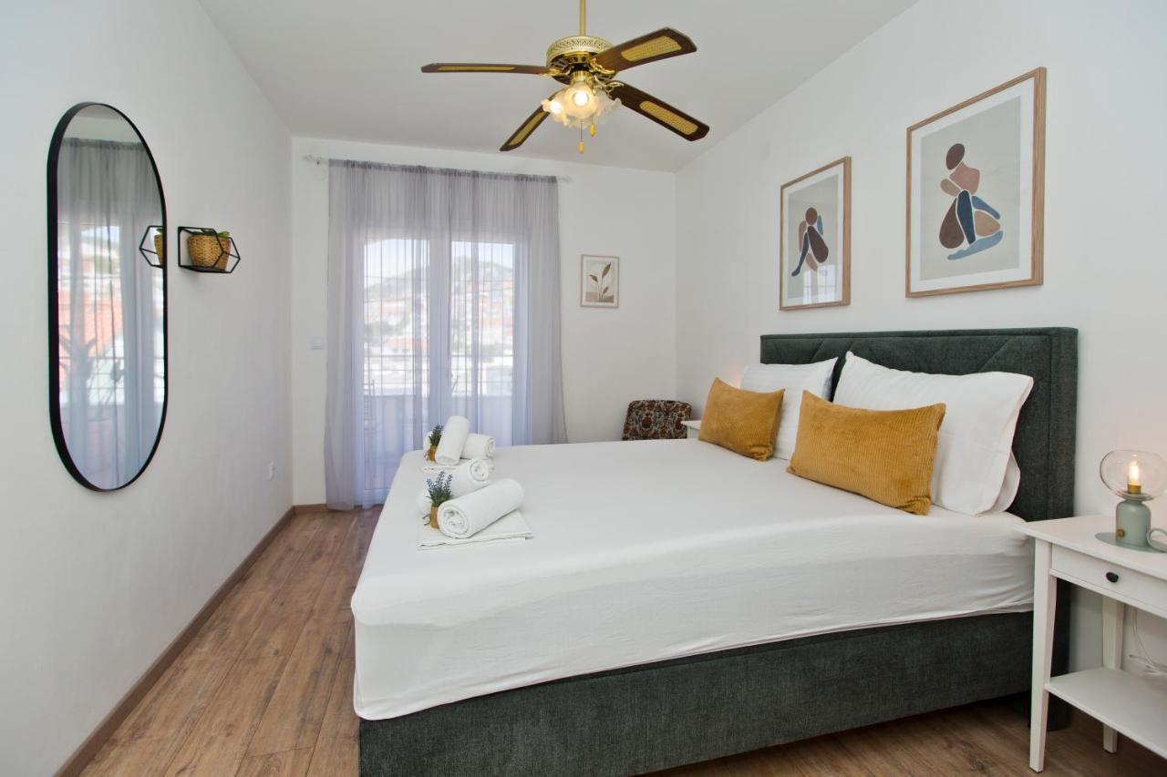 Apartments And Rooms Marija Hvar Town Exterior foto