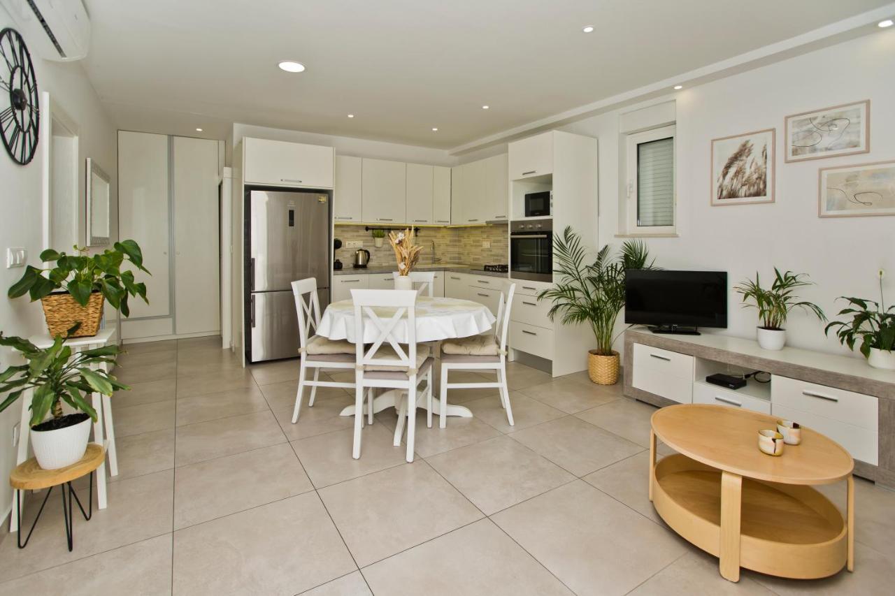 Apartments And Rooms Marija Hvar Town Exterior foto