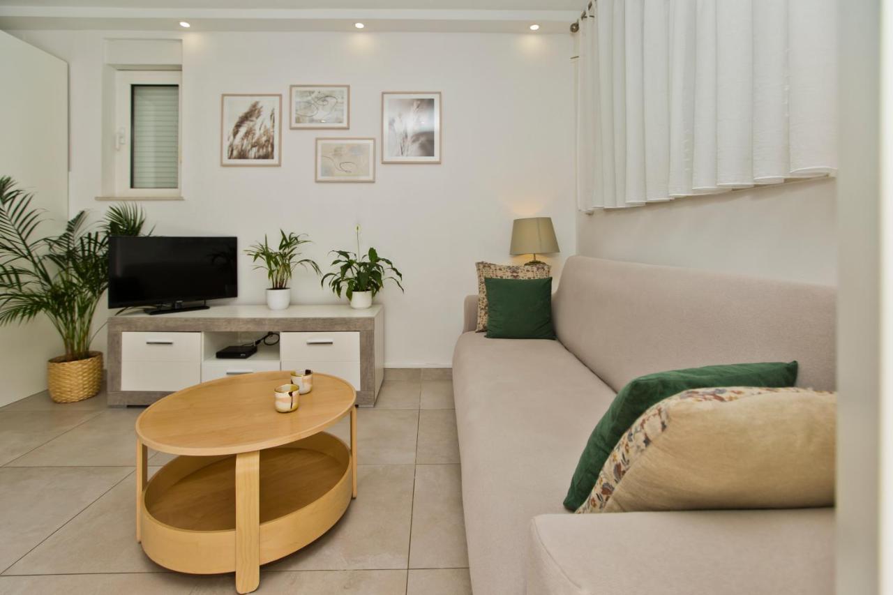 Apartments And Rooms Marija Hvar Town Exterior foto